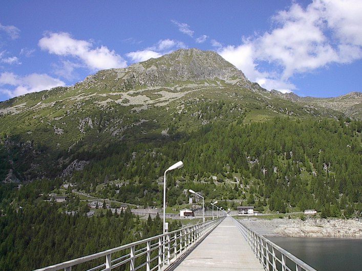 <p>Vista del coronamento<br>fonte: Hydro Dolomiti Energia S.r.l.</p>