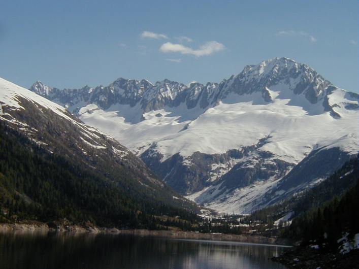 <p>Panoramica zona caudale del lago<br>fonte: Hydro Dolomiti Energia S.r.l.</p>